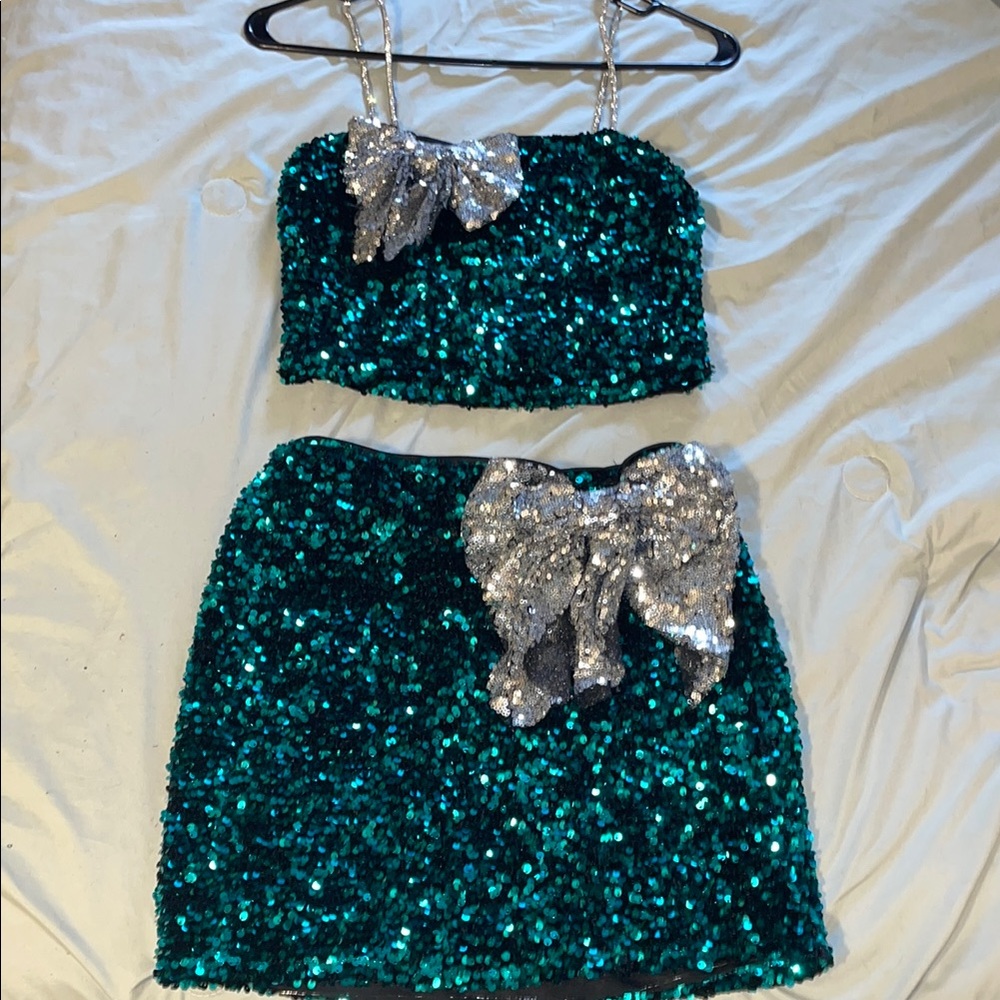 Green Sequin Two-Piece Set with Silver Bow